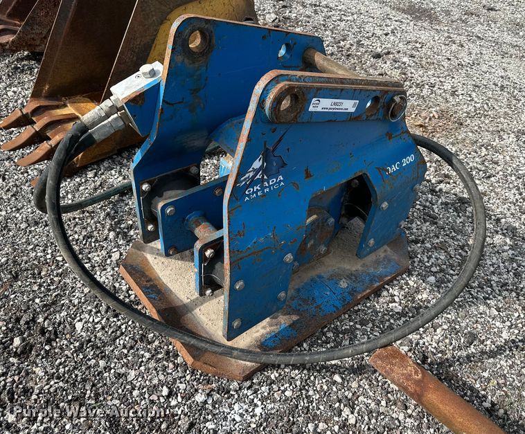 Okada OAC200  backhoe plate compactor - LN9231