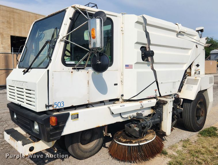 2014 Global M3  street sweeper truck - LX9687