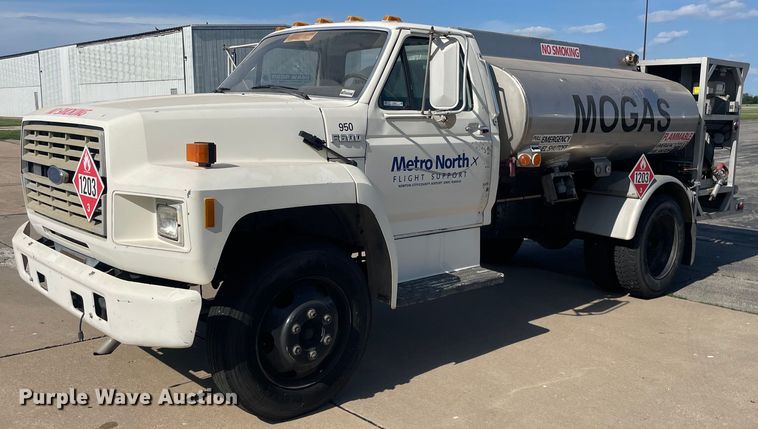 1990 Ford F600  fuel truck - LY9666