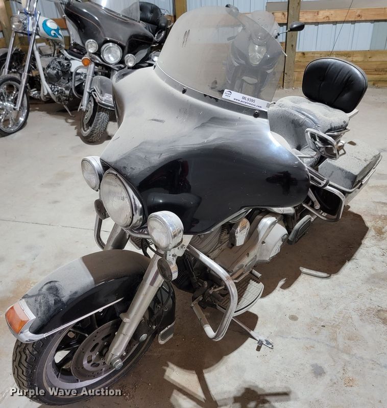 1998 Harley Davidson FLHT  motorcycle - ML9395