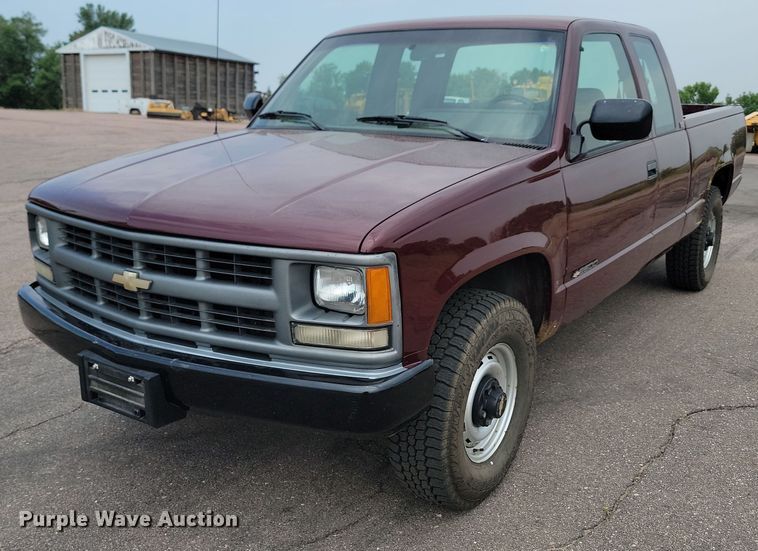 1994 Chevrolet K2500  Ext. Cab pickup truck - ML9456