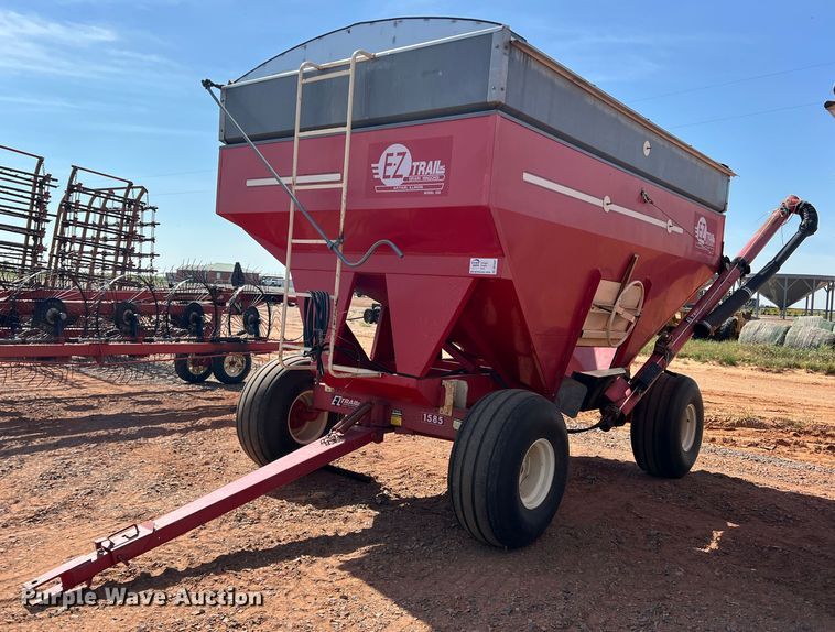 E-Z Trail 1585  gravity wagon - DR5687