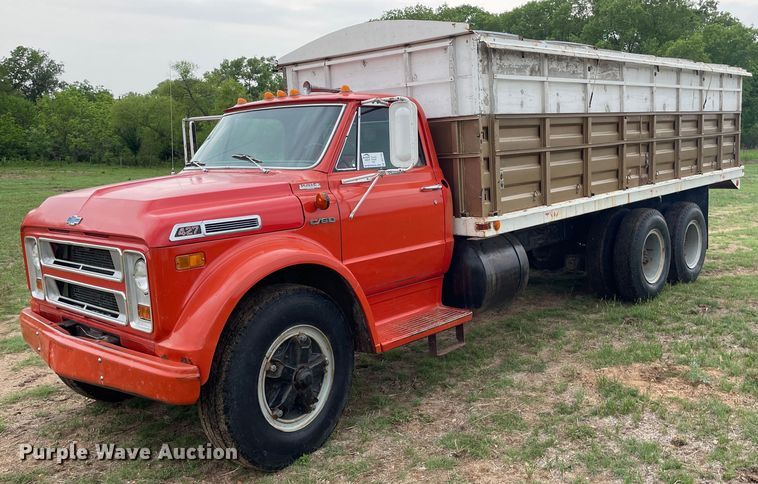 1972 Chevrolet C60  grain truck - DS7134