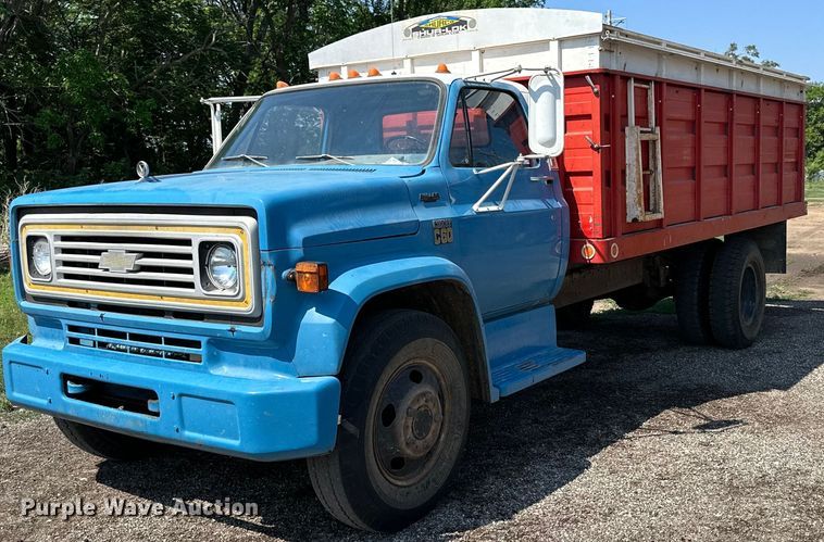 1974 Chevrolet  C60 grain truck - KL9033