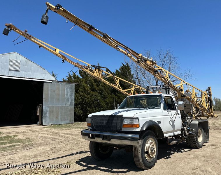 1997 Ford F350  applicator truck - KX9028