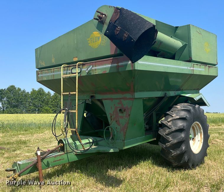 E-Z Trail Flow E-Z  grain cart - LB9009