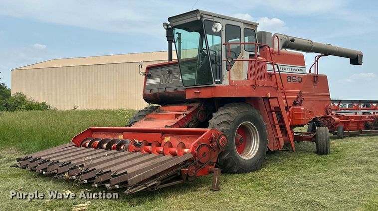 1981 Massey Ferguson 860  combine - LG9246
