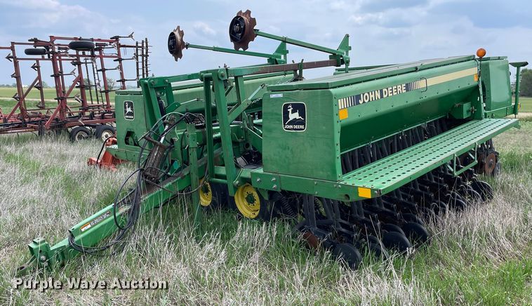 John Deere 455  grain drill - LY9704