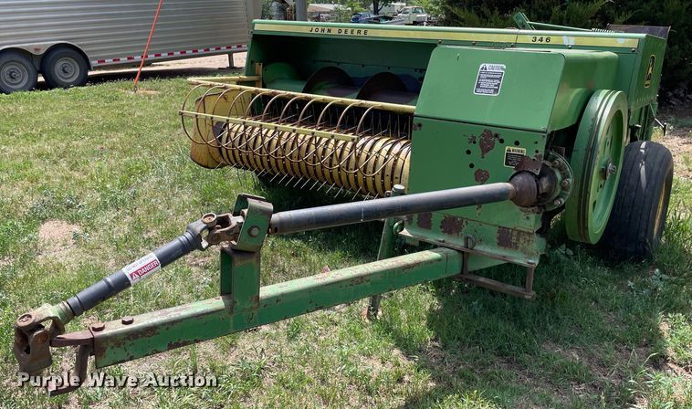 John Deere 346  small square baler - LY9789