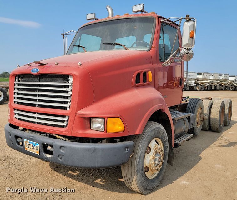 1997 Ford Louisville  truck cab and chassis - ML9408