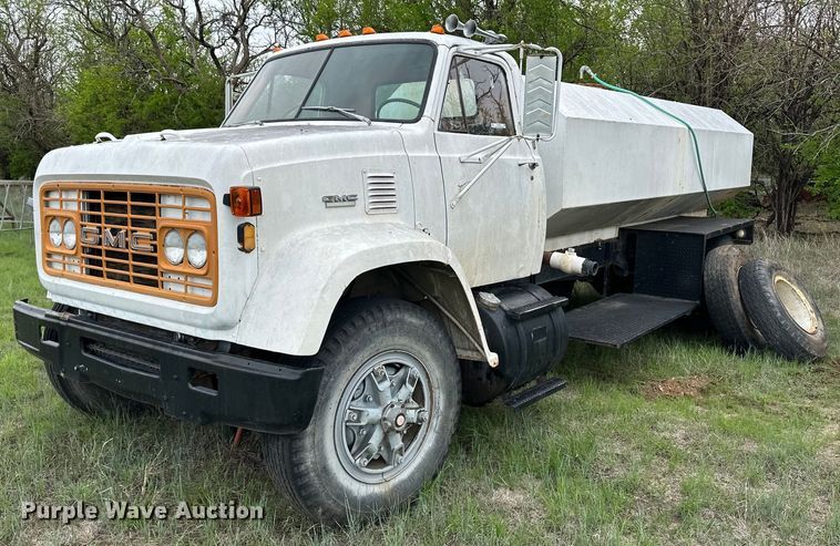 1977 GMC 9500  tank truck - NY9014