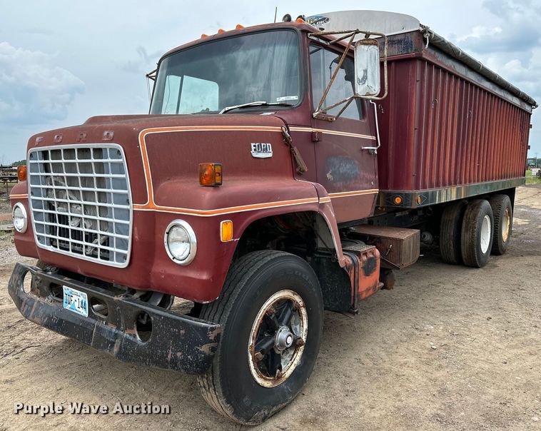 1973 Ford  grain truck - OG9022