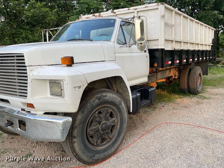 1988 Ford F800  grain truck - OG9110