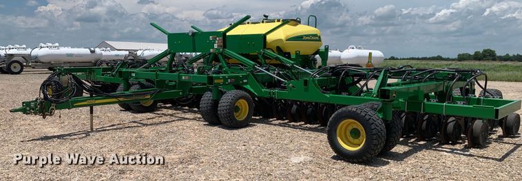 2013 John Deere 1990 CCS  air seeder - DK7749