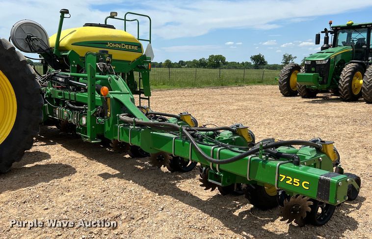2019 John Deere 1725C Exact Emerge  planter - DK7795