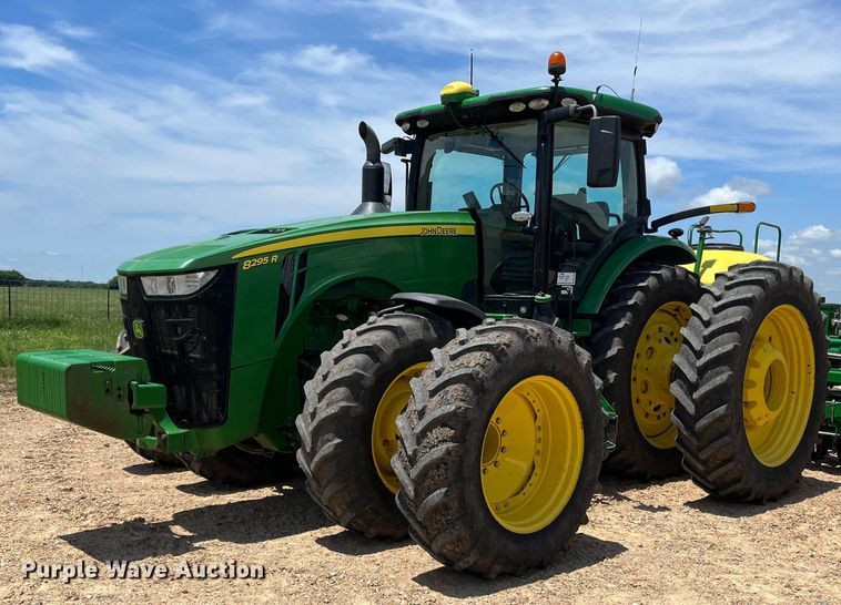 2017 John Deere 8295R  MFWD tractor - DK7800
