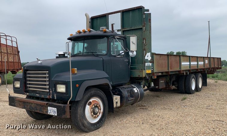 1998 Mack RD688S  cotton module transport truck - DK7886