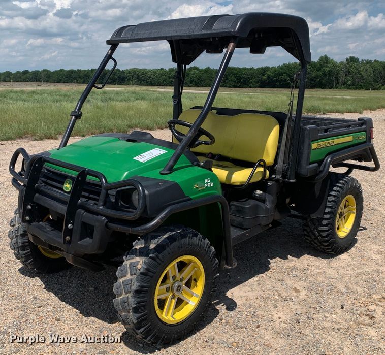 2015 John Deere 825E  utility vehicle - DK7890