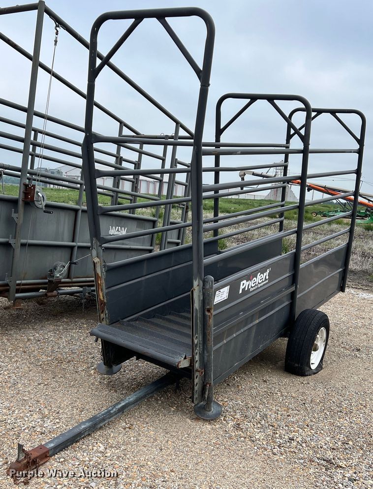 Priefert  livestock loading chute - DK7929