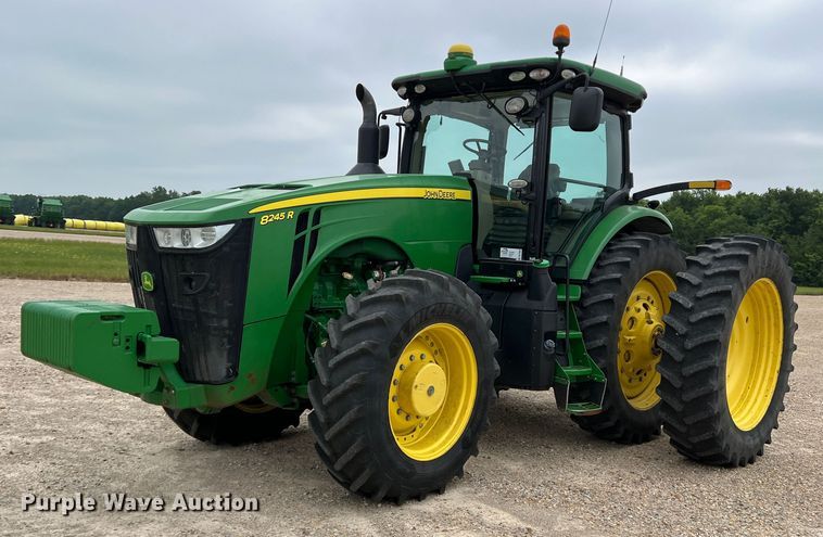 2017 John Deere 8245R  MFWD tractor - DK7939