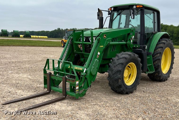 2015 John Deere 6105M  MFWD tractor - DK7941