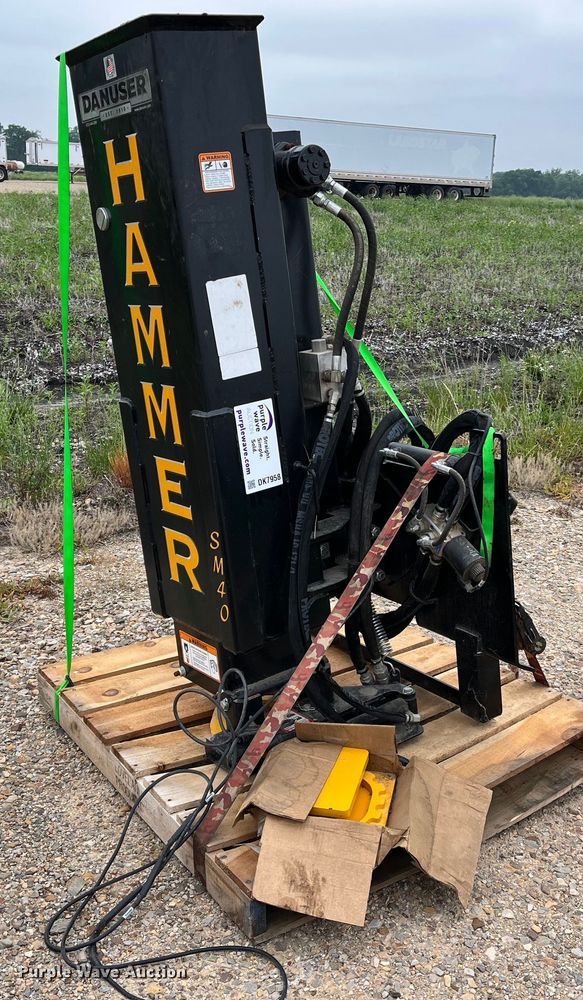 Danuser Hammer SM40  skid steer post driver - DK7958