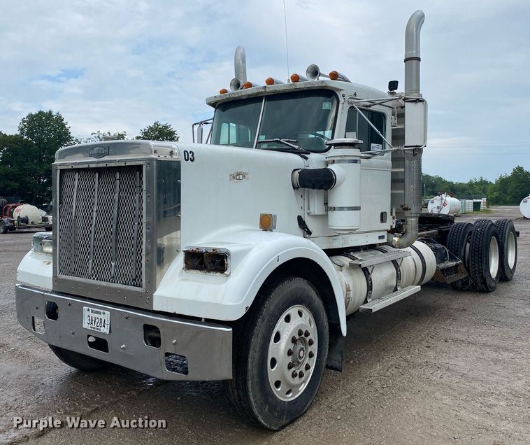 1985 Autocar AT  semi truck - DI7750