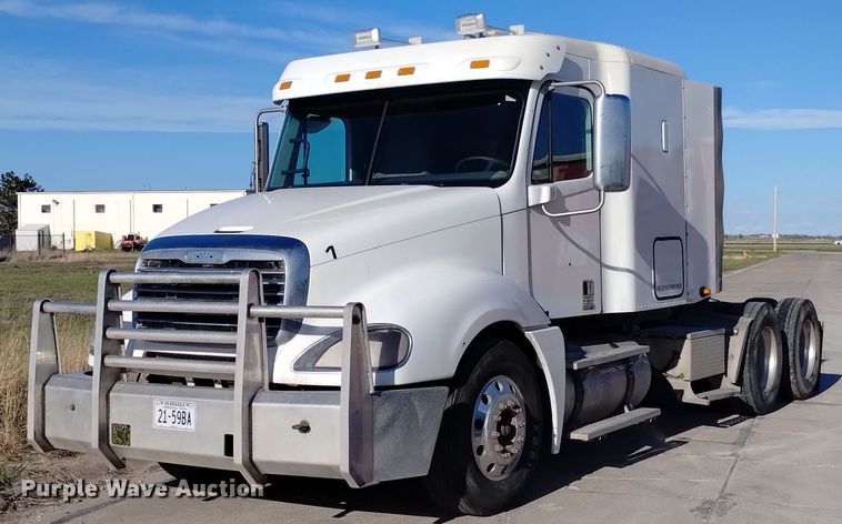 2007 Freightliner Columbia 120  semi truck - DN6422
