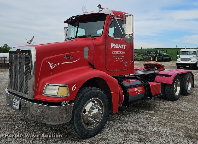 1998 Peterbilt 385  semi truck - DO2725