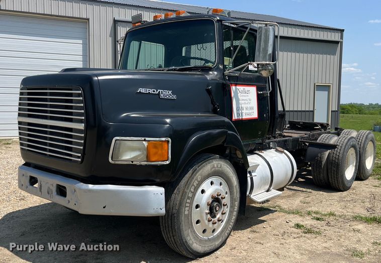 1990 Ford LT9000  semi truck - DP0485