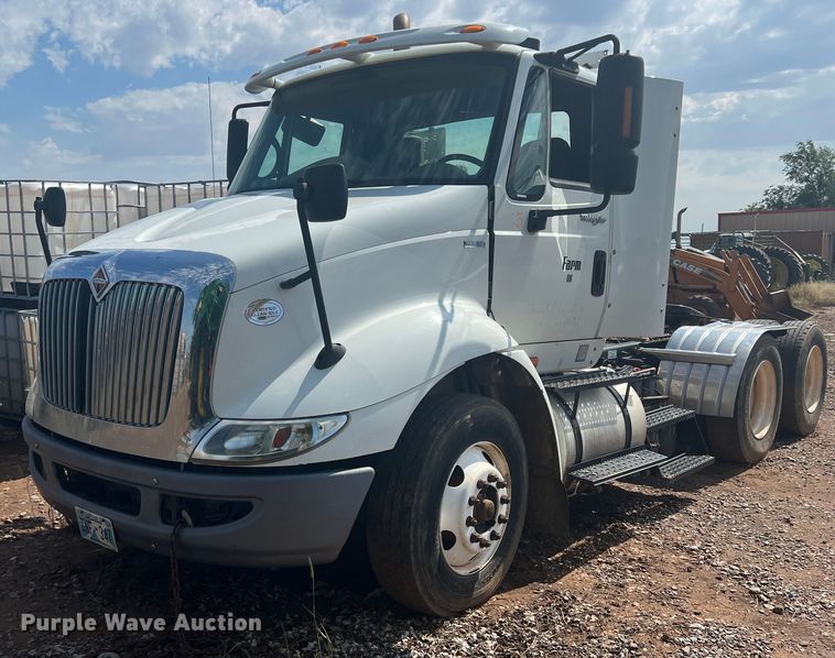 2011 International TranStar 8600  semi truck - DR5740