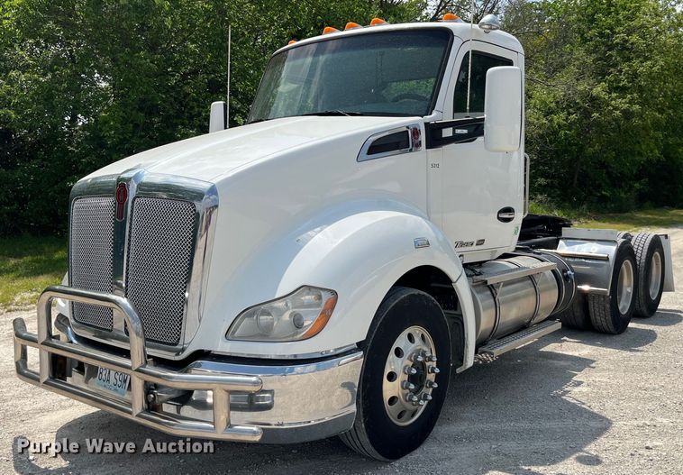 2017 Kenworth T680  semi truck - LA9964
