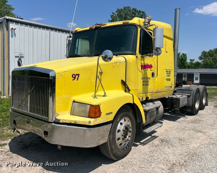 1997 Volvo WIA  semi truck - LA9965