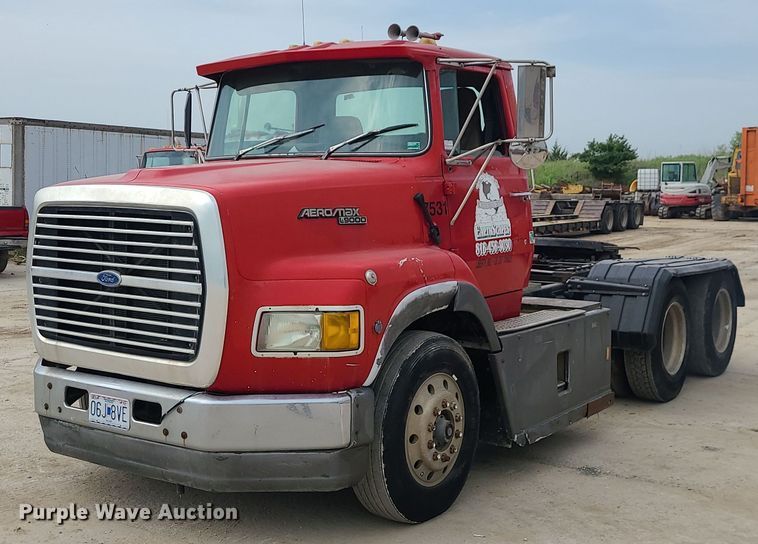 1990 Ford L9000  semi truck - LE9186