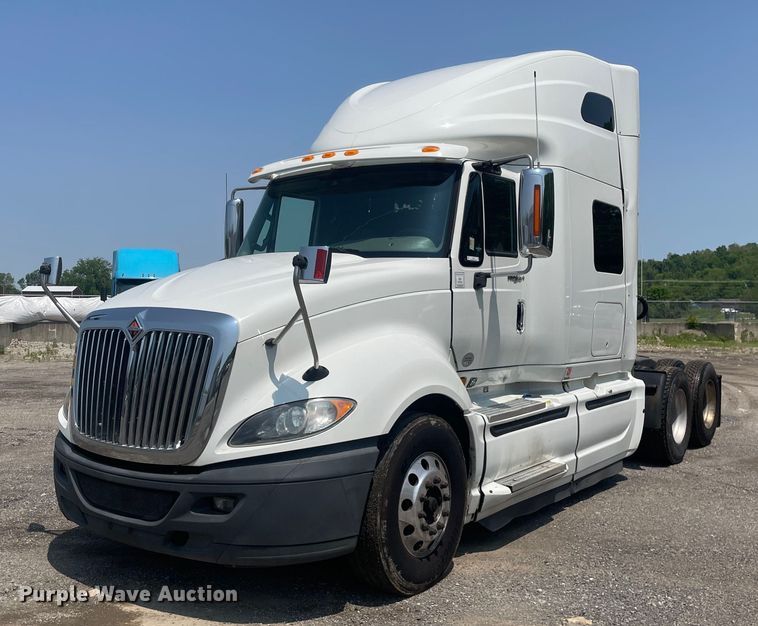 2015 International ProStar Plus 122  semi truck - LJ9674
