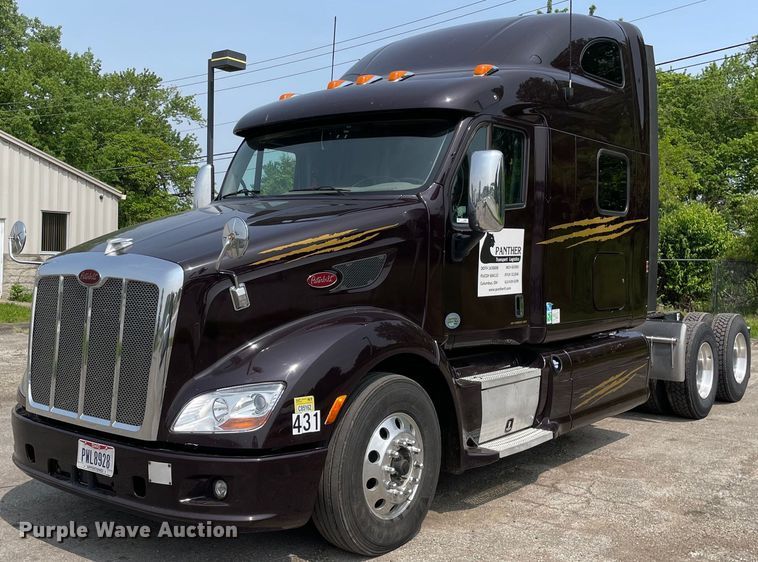 2016 Peterbilt 587  semi truck - LJ9680