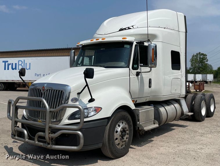 2016 International ProStar Plus 122  semi truck - LJ9715