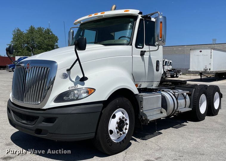 2016 International ProStar Plus 122  semi truck - LJ9721