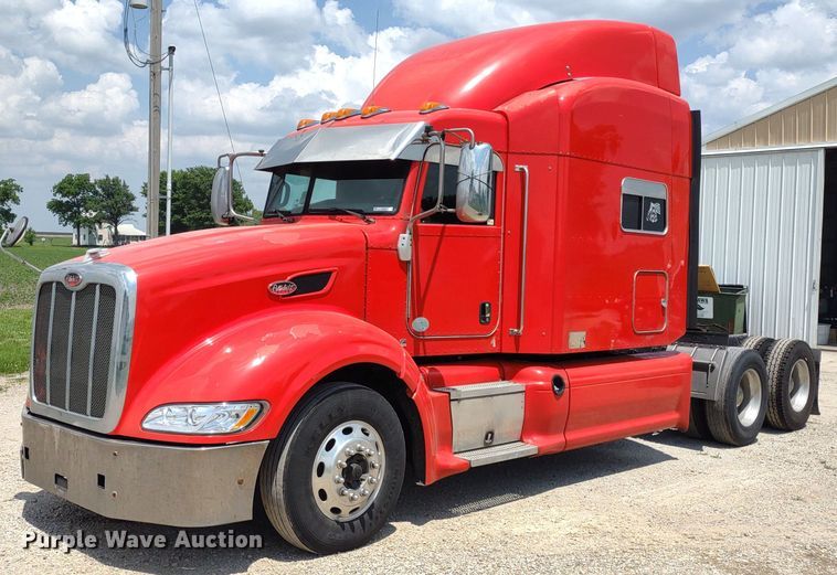 2013 Peterbilt 386  semi truck - LL9055