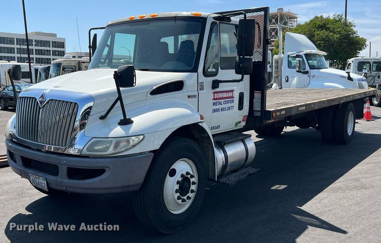 2013 International DuraStar 4300  flatbed truck - MF9975