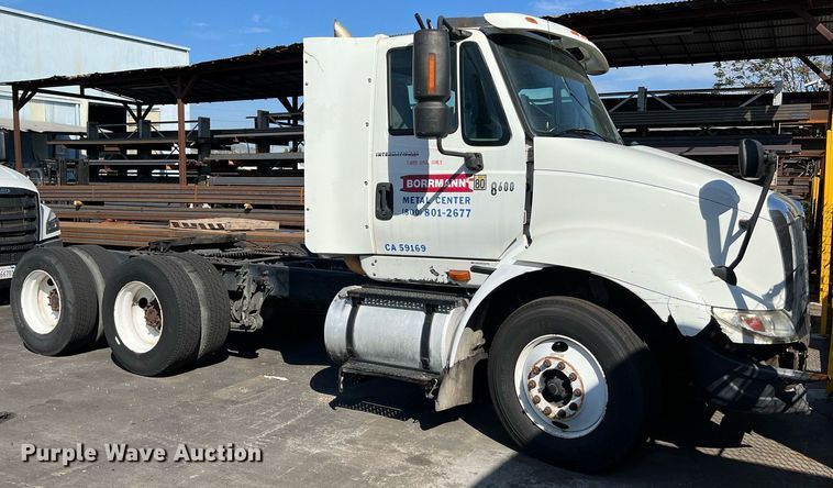 2003 International 8600  semi truck - MF9976