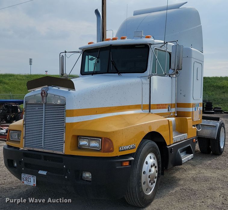 1989 Kenworth T600  semi truck - ML9454