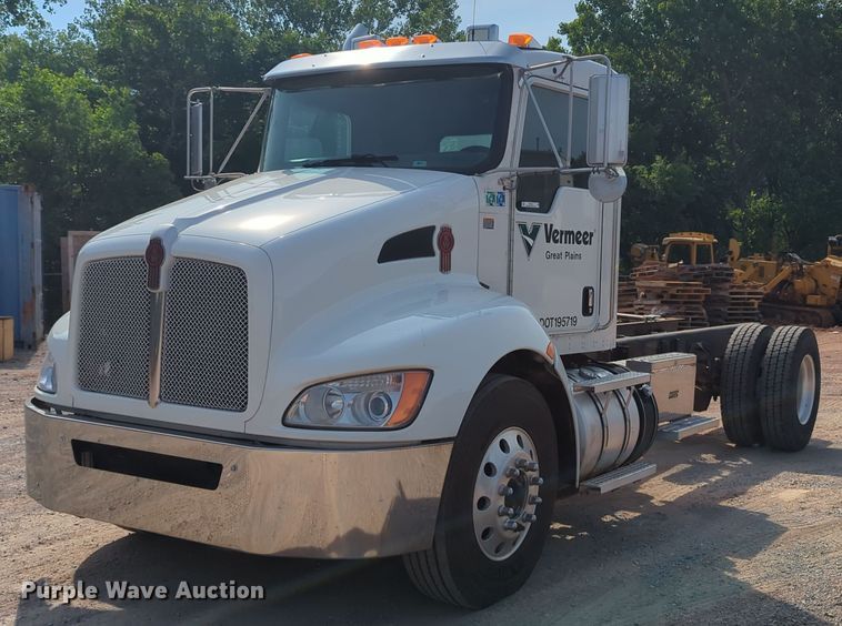 2012 Kenworth T270  truck cab and chassis - MY9311