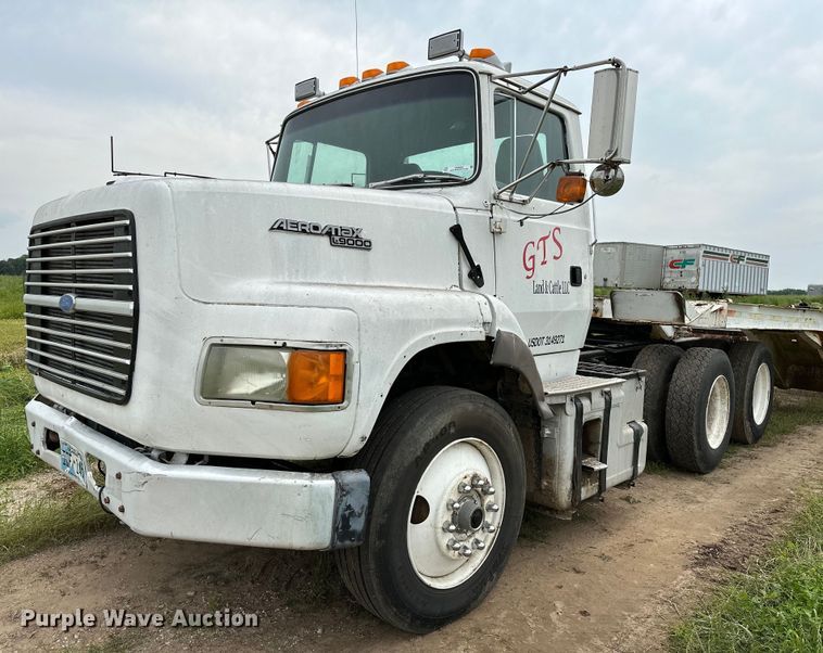 1992 Ford LTA9000  semi truck - OG9024