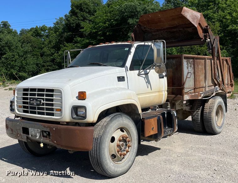 2001 Chevrolet C7500  dump truck - LJ9718