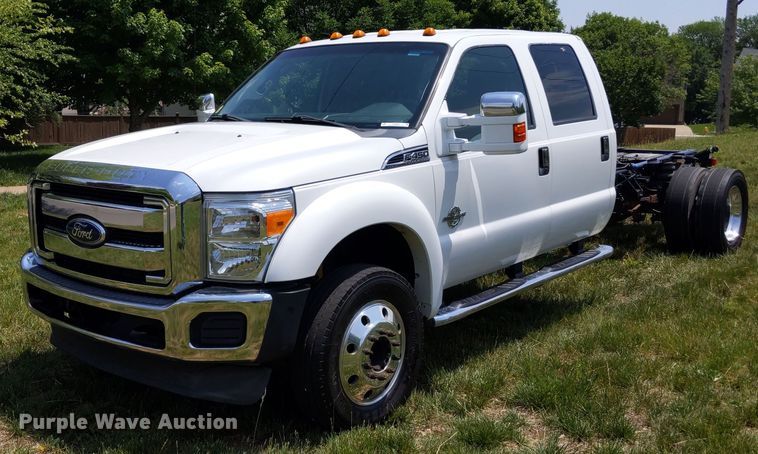 2013 Ford F450 Super Duty  Crew Cab truck cab and chassis - LL9220