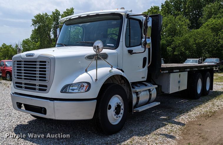 2007 Freightliner Business Class M2  flatbed truck - MX9307