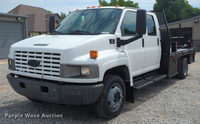 2008 Chevrolet C4500  Crew Cab flat bed truck - MX9318