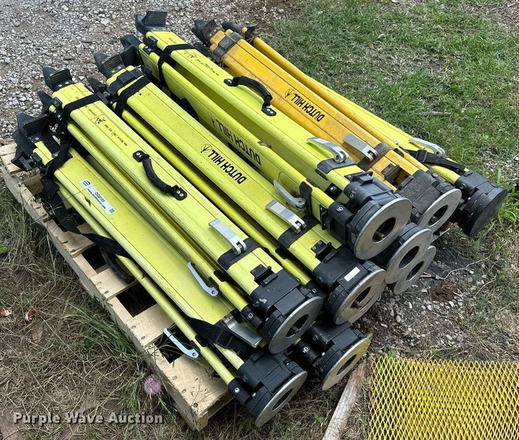 Approximately 10 surveying tri-pods - OG9105