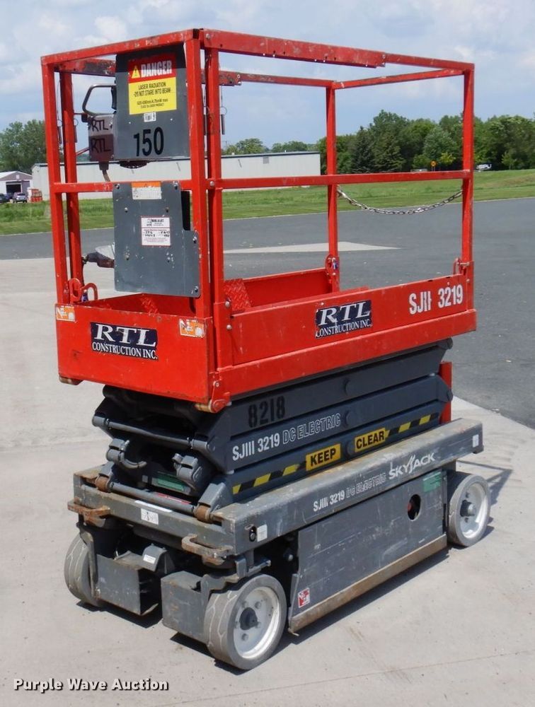 2005 Skyjack SJH3219  scissor lift - AF9685